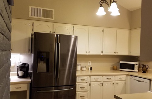 Sierra Vista House | La Puerta Azul 3-bedroom home Hot Tub too! 10 minutes to Ft Huachuca
