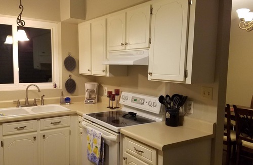 Sierra Vista House | La Puerta Azul 3-bedroom home Hot Tub too! 10 minutes to Ft Huachuca