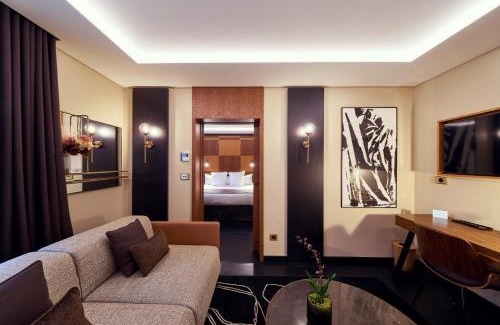 Centre Ville Hotel | La Pyramide - Maison Henriroux