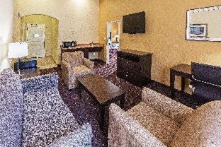 Alvin Hotel | La Quinta by Wyndham Alvin