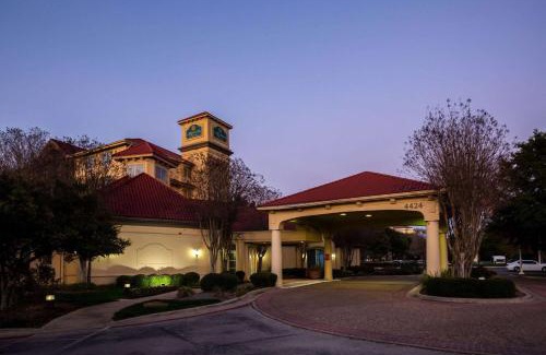 East Oak Hill Hotel | La Quinta by Wyndham Austin Southwest