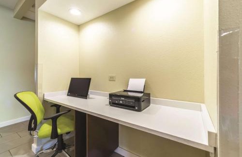 Collinsville Hotel | La Quinta by Wyndham Collinsville - St. Louis