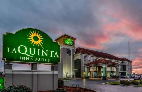 Canton Hotel | La Quinta by Wyndham Canton MS