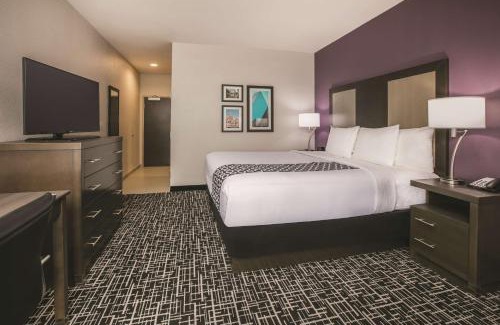 Park Central Hotel | La Quinta by Wyndham Dallas - Richardson