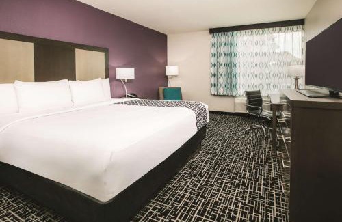 Park Central Hotel | La Quinta by Wyndham Dallas - Richardson