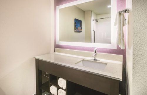 Park Central Hotel | La Quinta by Wyndham Dallas - Richardson