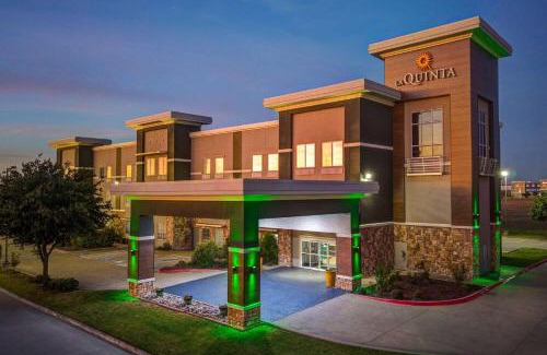 Forest Hill Hotel | La Quinta by Wyndham Ft. Worth - Forest Hill, TX