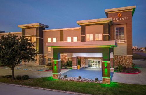Forest Hill Hotel | La Quinta by Wyndham Ft. Worth - Forest Hill, TX