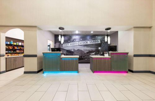 Forest Hill Hotel | La Quinta by Wyndham Ft. Worth - Forest Hill, TX