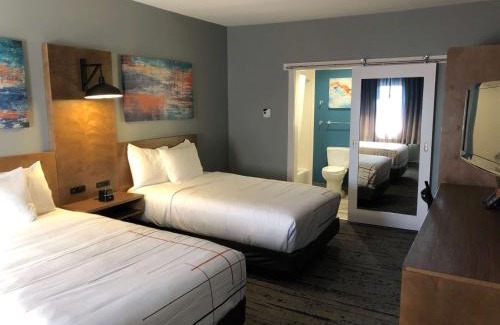 Truckland Hotel | La Quinta by Wyndham Ft. Myers - Sanibel Gateway