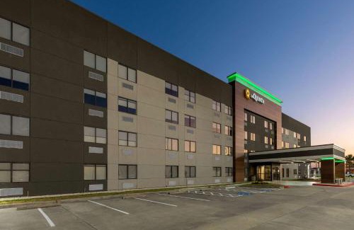Brookhollow Hotel | La Quinta by Wyndham Houston NW Brookhollow