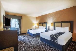 Jacksonville Hotel | La Quinta by Wyndham Jacksonville, Texas