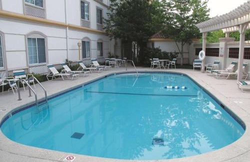 Maryland Heights Hotel | La Quinta by Wyndham St. Louis Westport