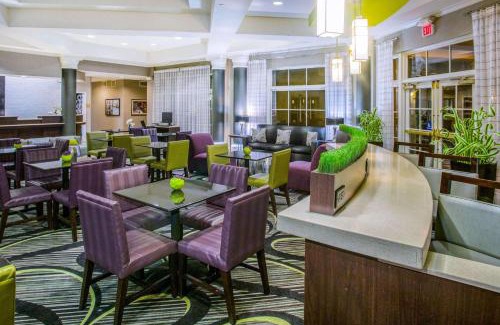 Maryland Heights Hotel | La Quinta by Wyndham St. Louis Westport