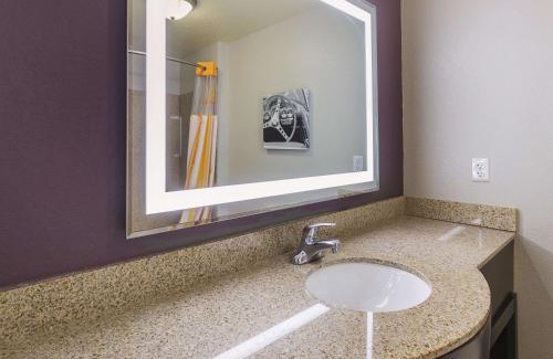 Bowling Green Hotel | La Quinta by Wyndham Bowling Green