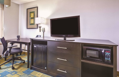 Perrysburg Hotel | La Quinta Inn by Wyndham Toledo Perrysburg