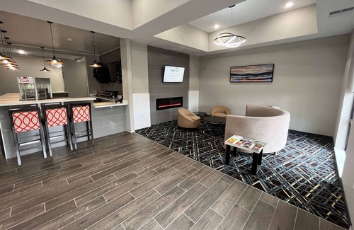 Coralville Hotel | La Quinta Inn & Suites by Wyndham Coralville Iowa City