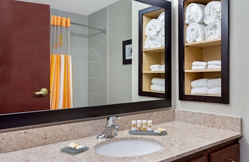 Plainfield Hotel | La Quinta Inn & Suites by Wyndham Norwich-Plainfield-Casino
