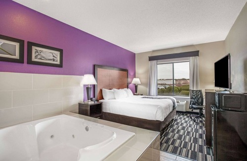 Plainfield Hotel | La Quinta Inn & Suites by Wyndham Norwich-Plainfield-Casino