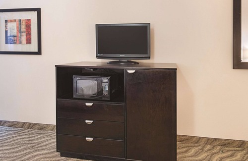 Glen Rose Hotel | La Quinta Inn & Suites by Wyndham Glen Rose