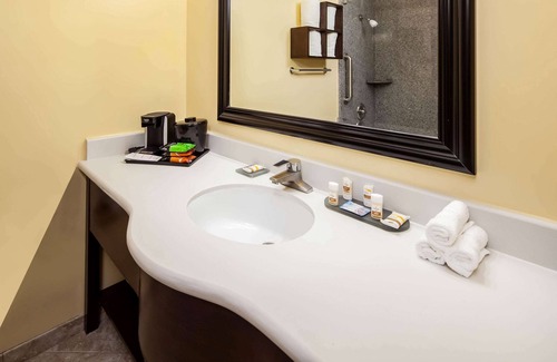 Inglewood Hotel | La Quinta Inn & Suites by Wyndham Inglewood