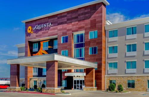 Roanoke Hotel | La Quinta Inn & Suites by Wyndham Northlake Ft. Worth