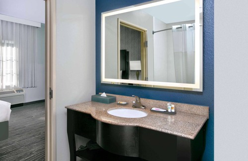 Palestine Hotel | La Quinta Inn & Suites by Wyndham Palestine