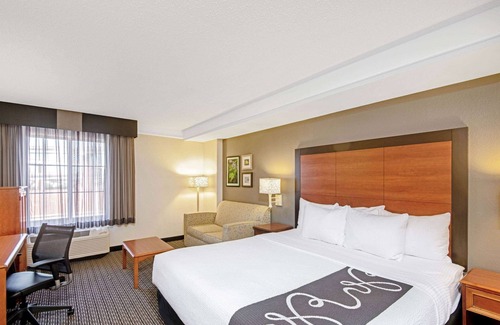 Shearer Hills - Ridgeview Hotel | La Quinta Inn & Suites by Wyndham San Antonio Airport
