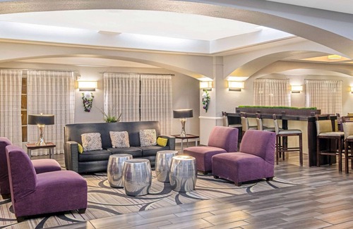 Shearer Hills - Ridgeview Hotel | La Quinta Inn & Suites by Wyndham San Antonio Airport