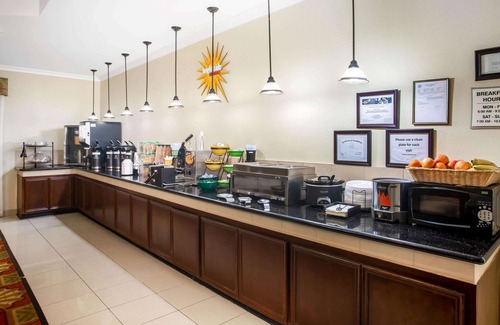 Columbus Hotel | La Quinta Inn & Suites by Wyndham Columbus TX
