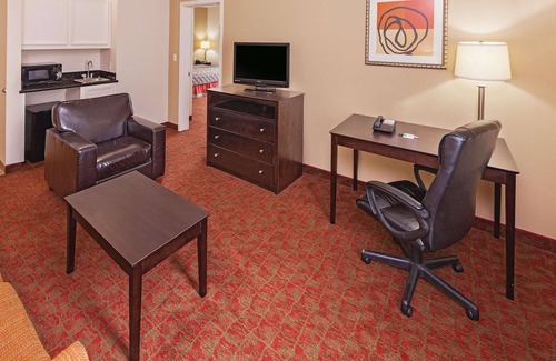 Columbus Hotel | La Quinta Inn & Suites by Wyndham Columbus TX