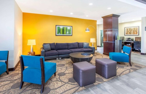 Gonzales Hotel | La Quinta Inn & Suites by Wyndham Gonzales TX