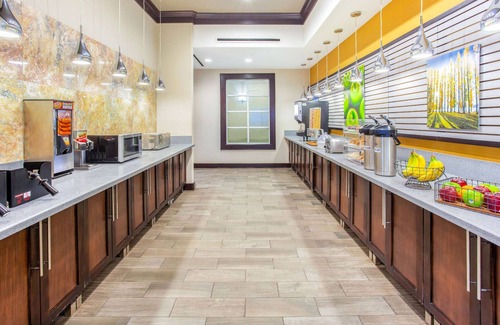 Gonzales Hotel | La Quinta Inn & Suites by Wyndham Gonzales TX
