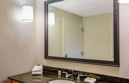 Miami Lakes Hotel | La Quinta Inn & Suites by Wyndham Miami Lakes