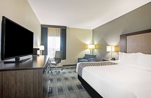 Victoria Hotel | La Quinta Inn & Suites by Wyndham Victoria - South