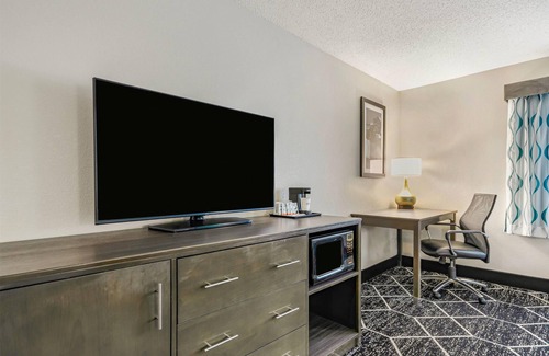 Batavia Hotel | La Quinta Inn & Suites by Wyndham Batavia