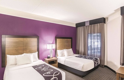 Woodlands Village Hotel | La Quinta Inn & Suites by Wyndham Flagstaff