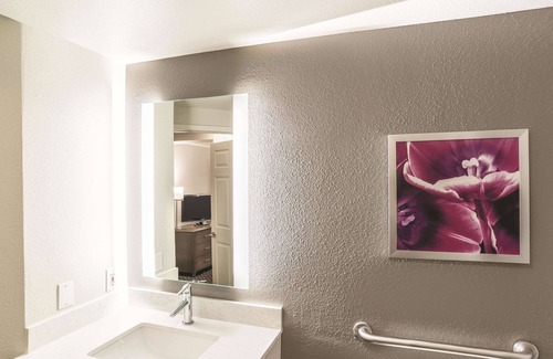 Woodlands Village Hotel | La Quinta Inn & Suites by Wyndham Flagstaff