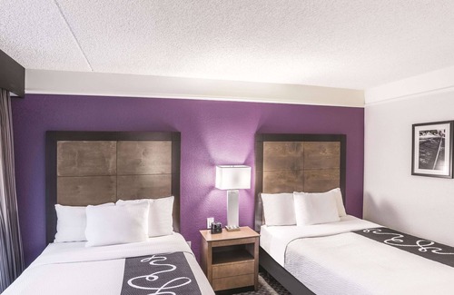 Woodlands Village Hotel | La Quinta Inn & Suites by Wyndham Flagstaff