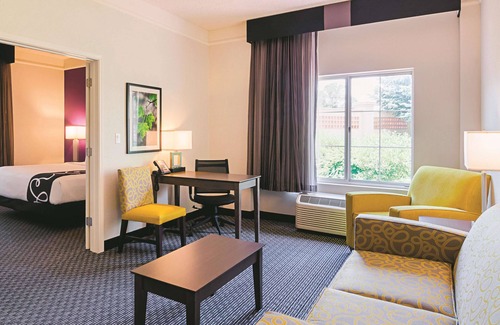 Dupont Hotel | La Quinta Inn & Suites by Wyndham Denver Airport DIA