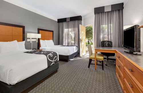 Dallas Hotel | La Quinta Inn & Suites by Wyndham Dallas - Addison Galleria