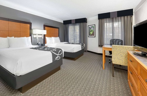 Dallas Hotel | La Quinta Inn & Suites by Wyndham Dallas - Addison Galleria