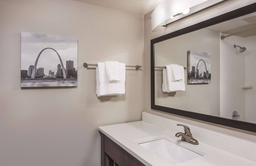 Festus Hotel | La Quinta Inn & Suites by Wyndham Festus - St. Louis South
