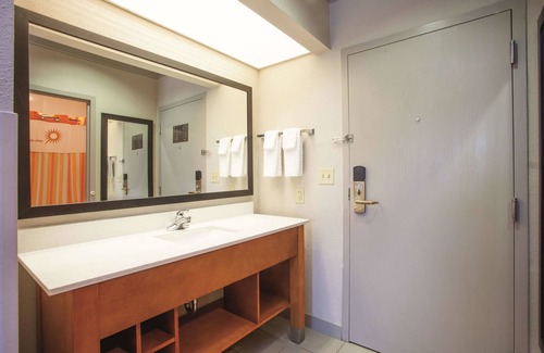 Pearl Hotel | La Quinta Inn & Suites by Wyndham Jackson Airport