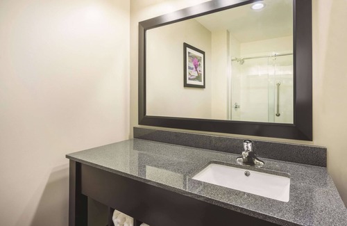 Clifton Park Hotel | La Quinta Inn & Suites by Wyndham Clifton Park/Saratoga Area