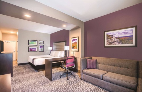 Clifton Park Hotel | La Quinta Inn & Suites by Wyndham Clifton Park/Saratoga Area