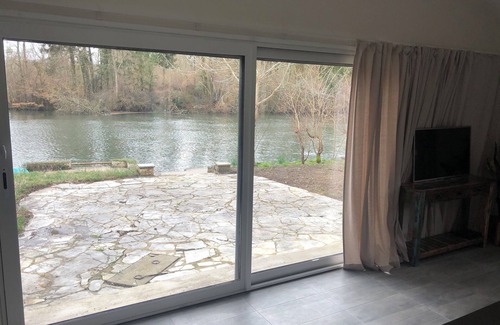 La Genevraye House | La Ravine, house on the banks of the loing for up to 6 people, with canoes and rowing boat.