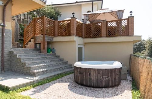 Varazze House | La Roccia Fiorita Appartamento con giardino e Jacuzzi