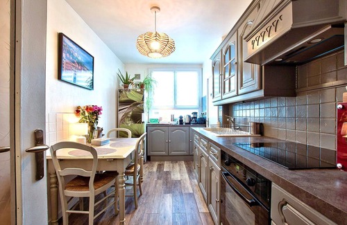 Les Poulettes Apartment | “La Romance”: voluptuous and cozy! - Air conditioning and free/secure parking!