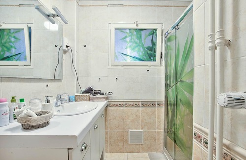 Les Poulettes Apartment | “La Romance”: voluptuous and cozy! - Air conditioning and free/secure parking!